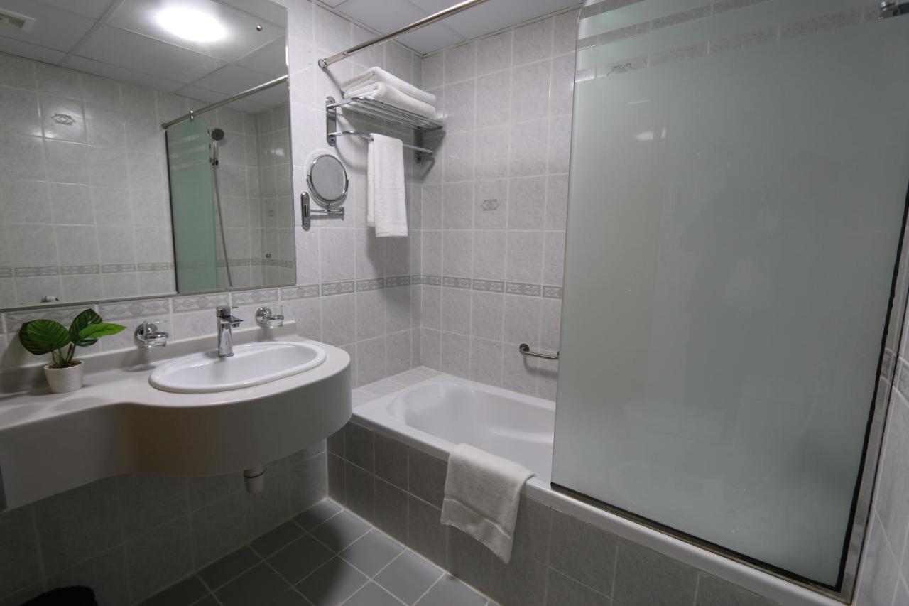 New California Hotel Dubaj Zewnętrze zdjęcie